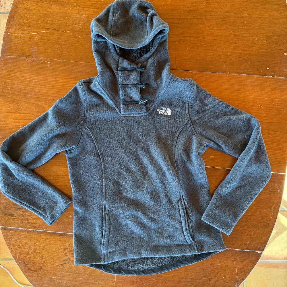 Black North Face pullover fleece. Warm.